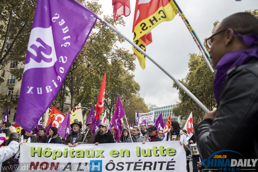 法国巴黎爆发游行 抬棺材抗议公共医疗