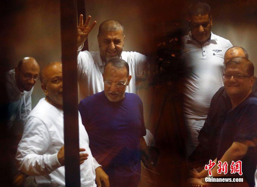 遭废黜埃及前总统穆尔西及穆兄会成员出庭受审