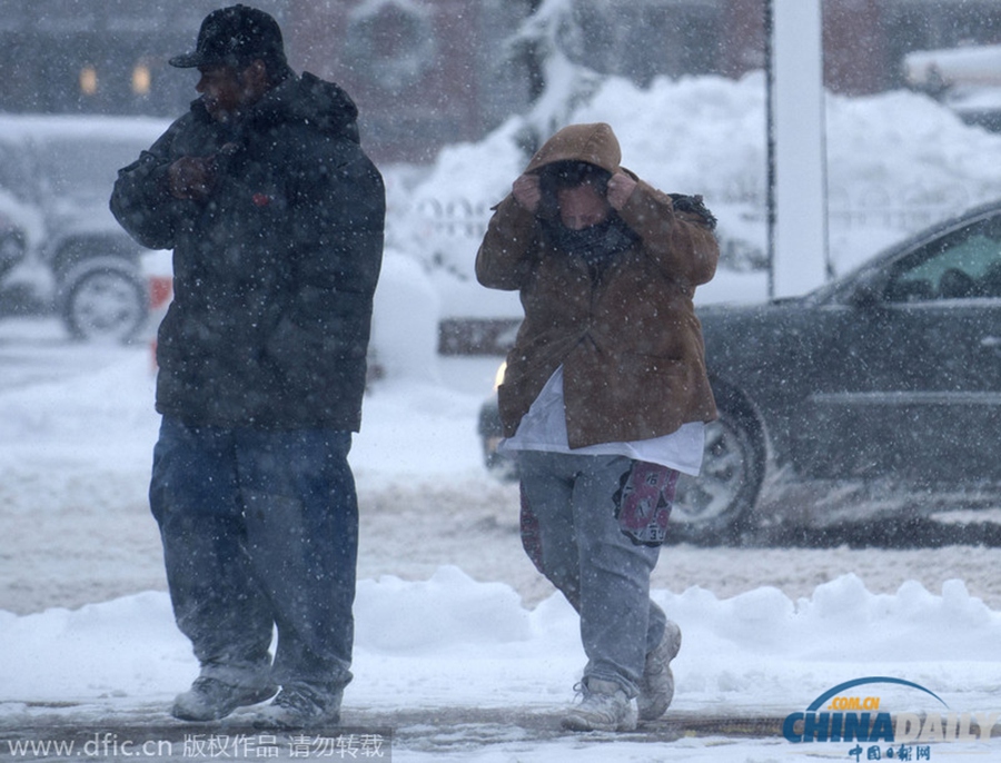 美国遭遇暴风雪袭击 已至少造成17人死亡
