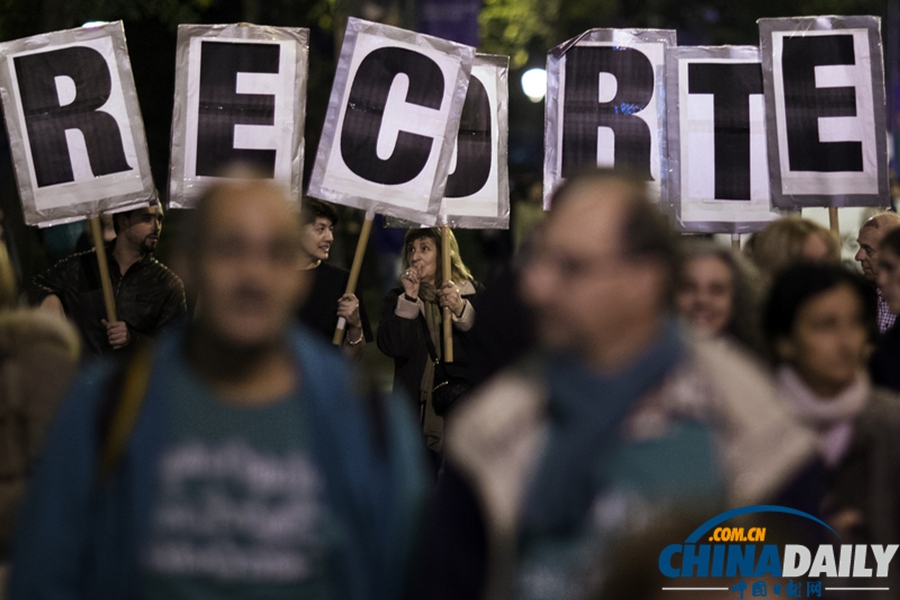 西班牙学生示威 抗议教育改革和削减资金