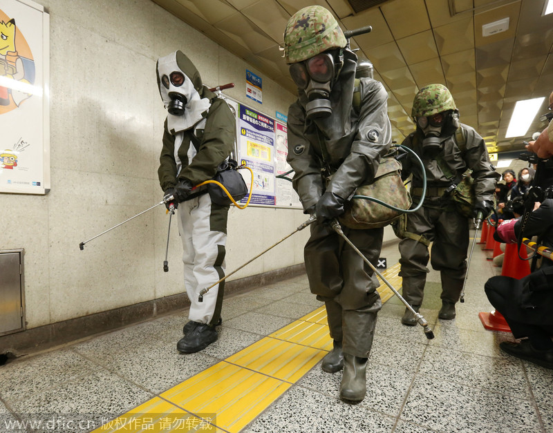 日本东京地铁车站进行沙林毒气反恐演练