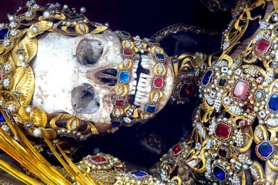 罗马发现土豪墓葬群 浑身披满金银珠宝(图)