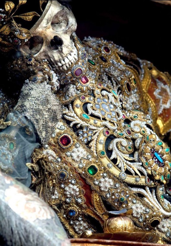 罗马发现土豪墓葬群 浑身披满金银珠宝(图)