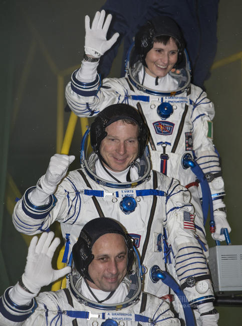 俄罗斯将3名宇航员送往空间站