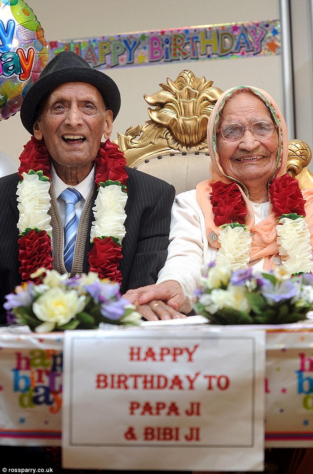 全球最年长夫妇共庆同日生辰