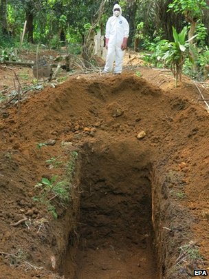 塞拉利昂埃博拉埋尸工弃尸 抗议领不到高危补贴