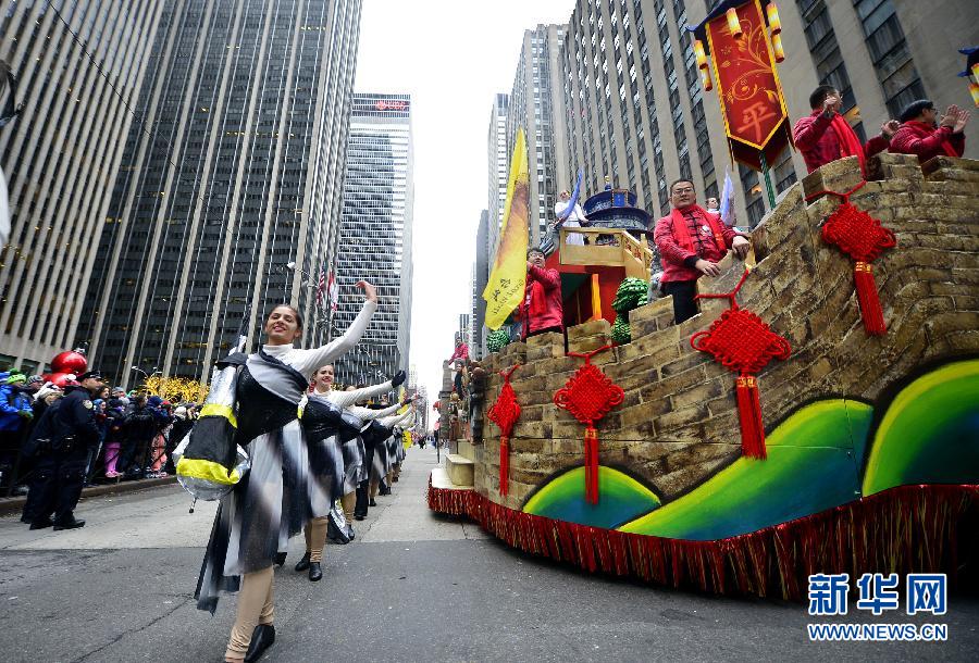 纽约举行第88届感恩节大游行