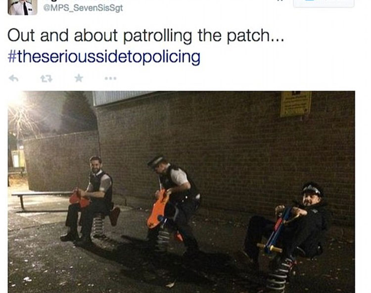 伦敦警察巡逻时间玩木马集体被开除