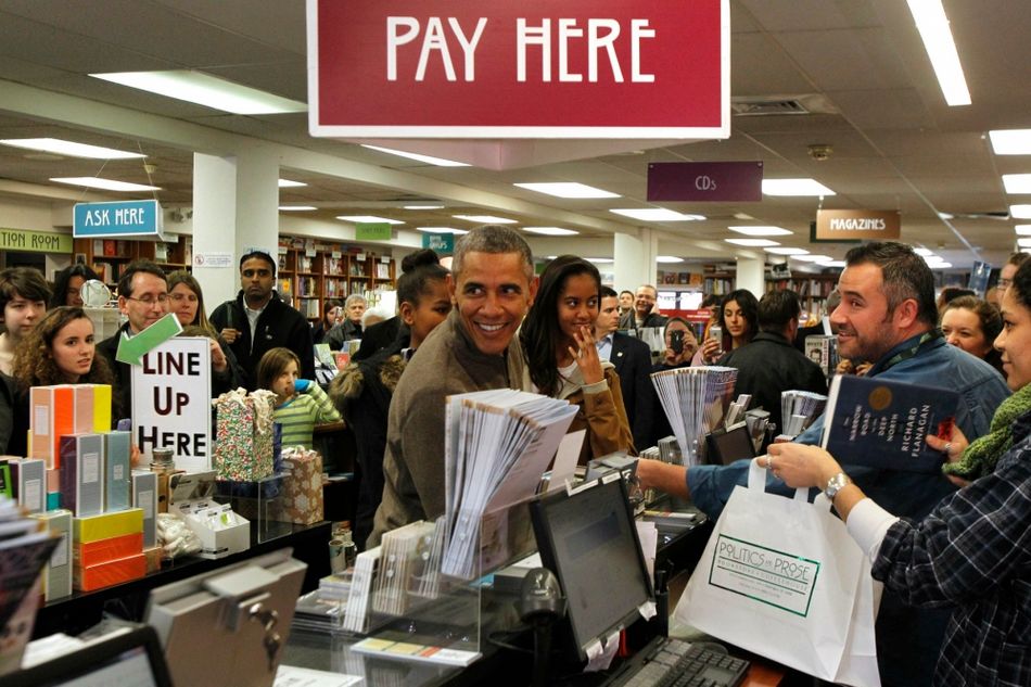 奥巴马陪两女书店购书引市民围观