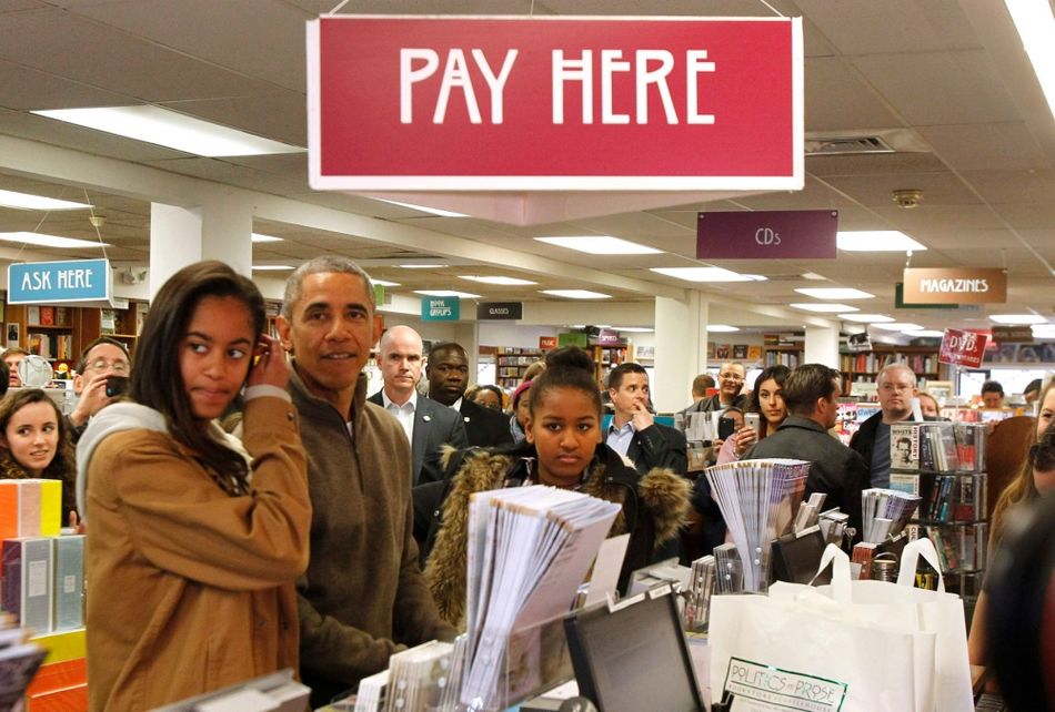 奥巴马陪两女书店购书引市民围观