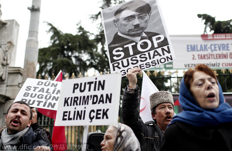 普京访问土耳其 示威者举希特勒照片抗议