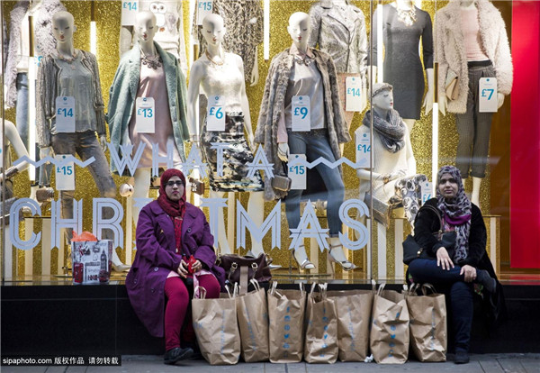 圣诞将至 欧洲最繁华大街疯狂购物季来临
