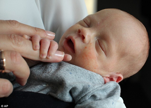 世界首例“母女间移植子宫”婴儿在瑞典诞生