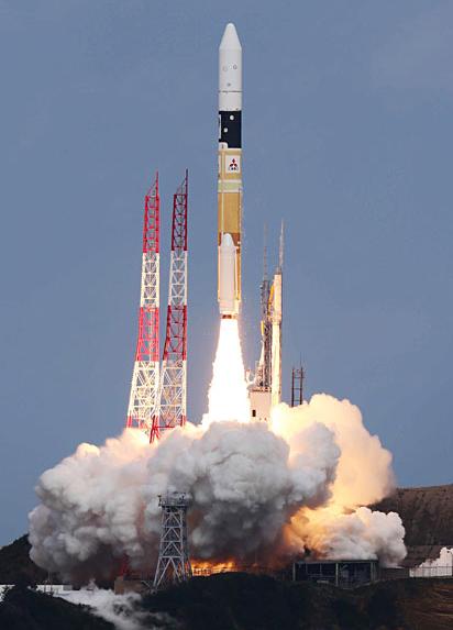 日本隼鸟2号小行星探测器升空 预计2018年抵达