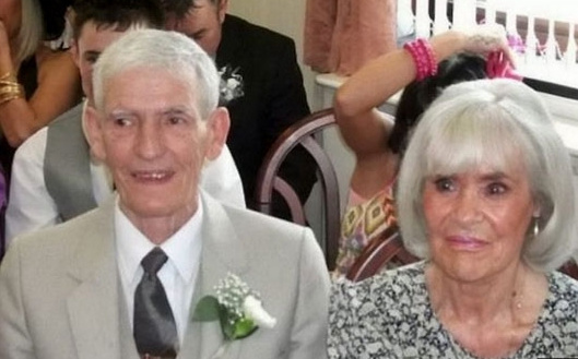 英国夫妻恩爱55年同日离世 先后仅隔数小时
