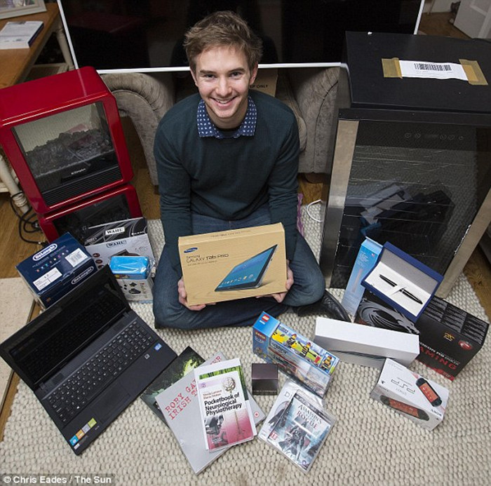 英亚马逊电脑故障 男子获3600磅“圣诞礼物”