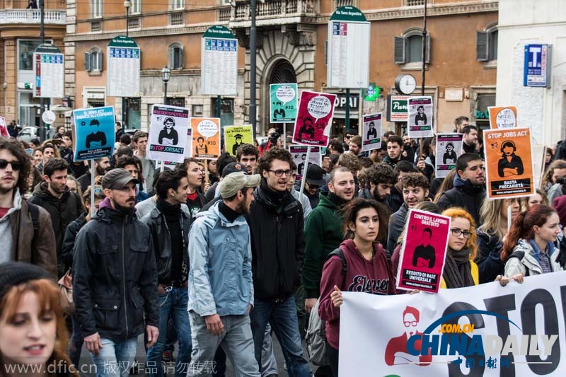 意大利民众抗议就业法案改革 与警方激烈冲突