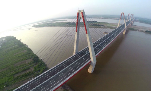 横跨越南红河首条钢索斜拉大桥正式获名“日新”桥