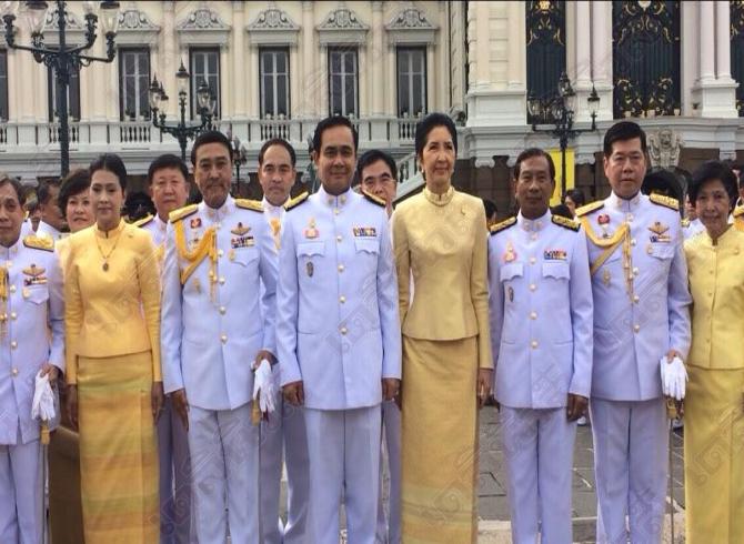 泰国前总理英拉等现身贺国王寿辰