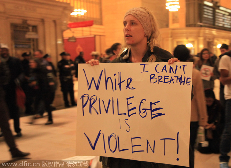 纽约示威者“横尸”街头 抗议黑人受到不公正待遇