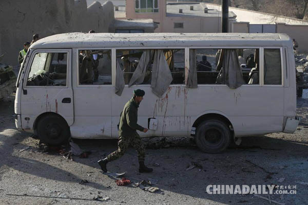 阿富汗首都军用巴士遭自杀式袭击 6名士兵遇难