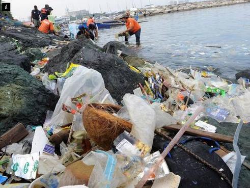 研究称全球海洋漂浮超5万亿块塑料 重达27万吨