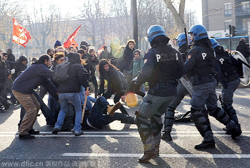 意大利全国罢工抗议劳动市场改革