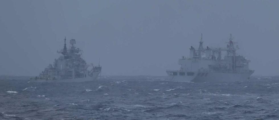 中国海军大批舰艇再度逼近日本