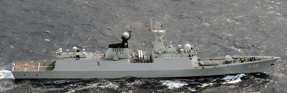 中国海军大批舰艇再度逼近日本