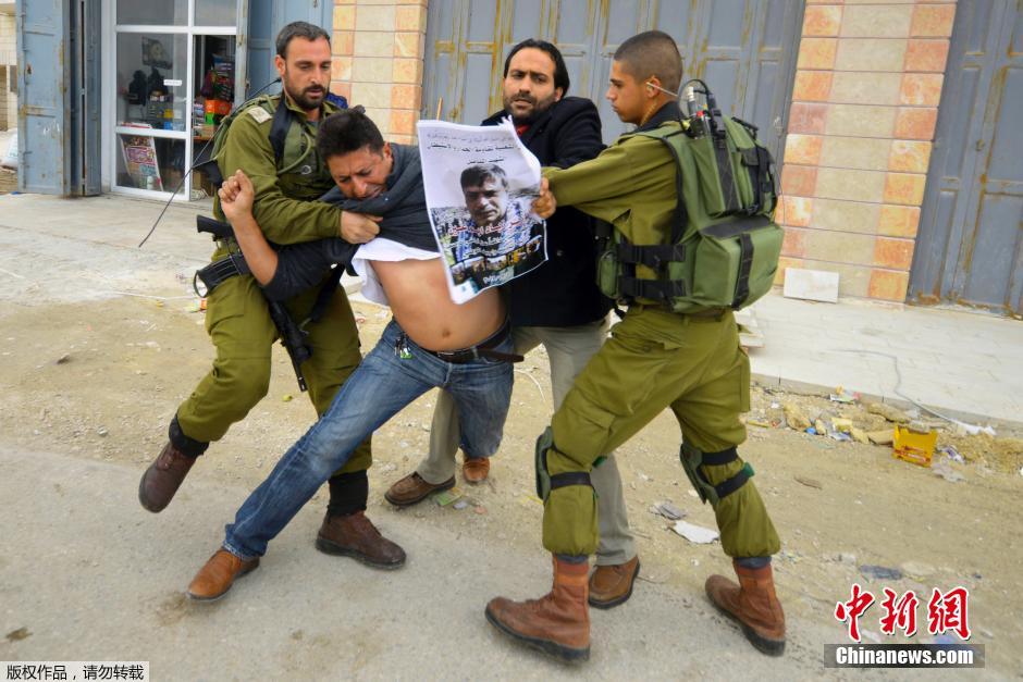 巴勒斯坦示威者与以色列安全部队发生冲突