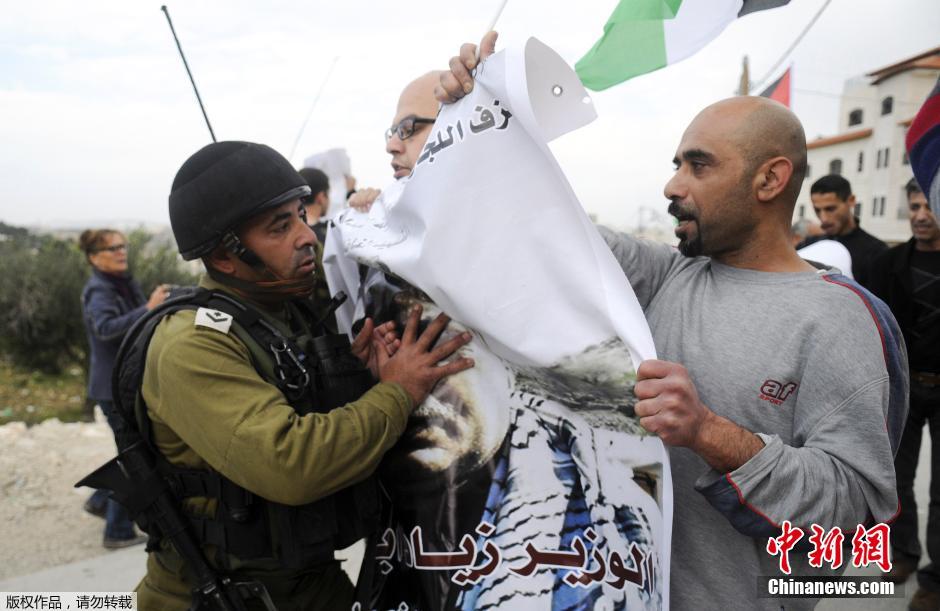 巴勒斯坦示威者与以色列安全部队发生冲突