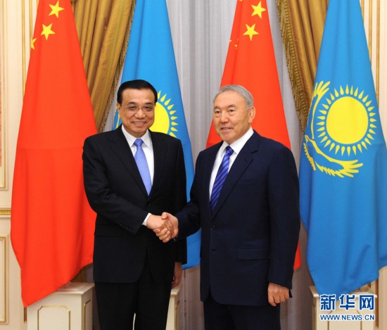 李克强会见哈萨克斯坦总统纳扎尔巴耶夫