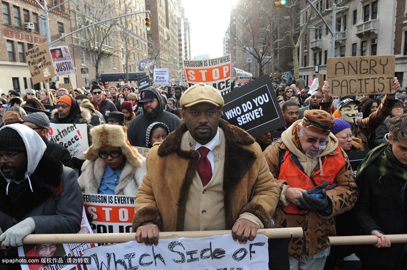 纽约爆发大规模抗议游行 反对警察暴力要求司法公正