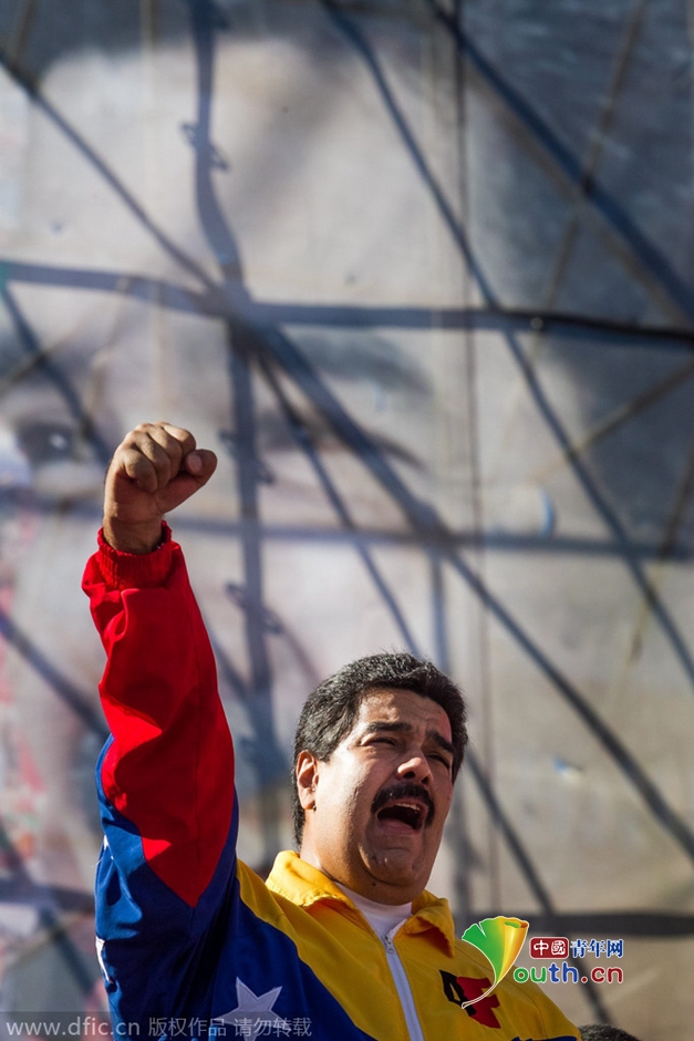 委内瑞拉爆发大游行反美 总统马杜罗参加