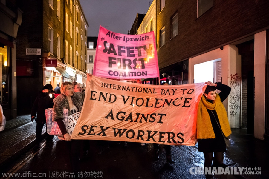 英国性工作者点烛守夜 呼吁终止暴力对待