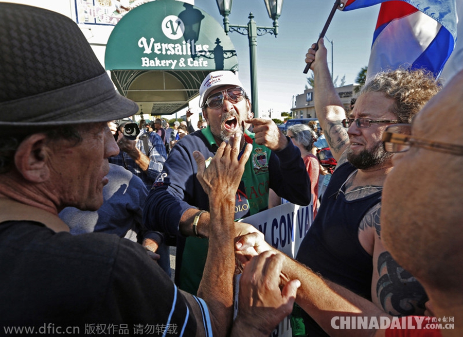 反卡斯特罗活动家示威游行 抗议美古将恢复正常关系