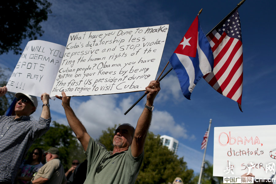 美国民众抗议与古巴恢复外交关系