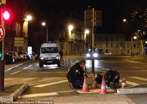法国男子驱车撞人群致11人受伤 曾在精神病院治疗