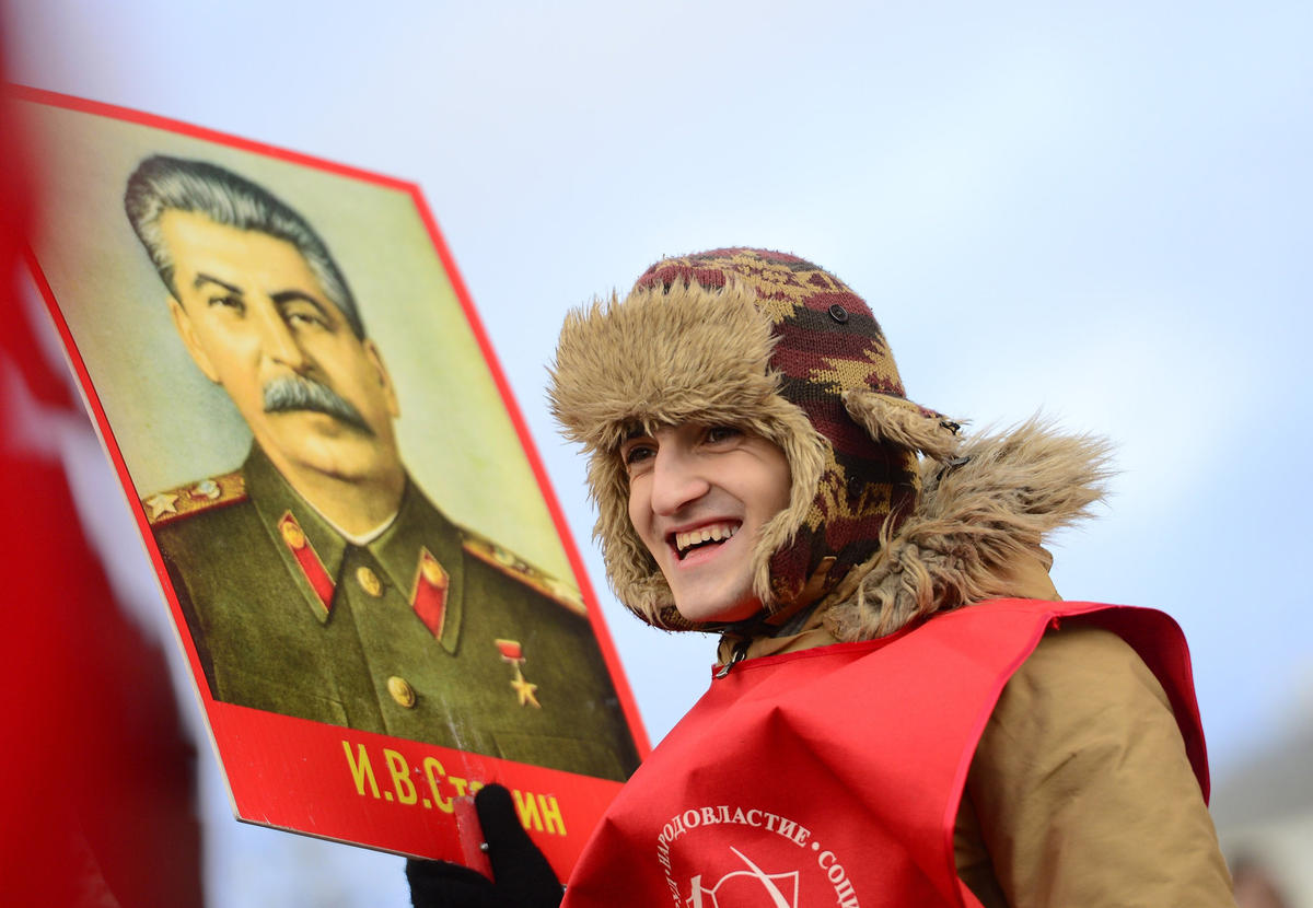 俄罗斯民众纪念斯大林诞辰135周年