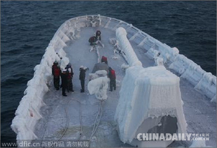 韩国军舰冬季访俄被冻成冰雕