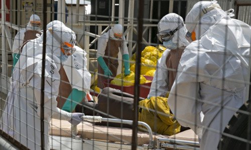 西非一埃博拉中心向病人提供未测试药物 医护拒绝工作