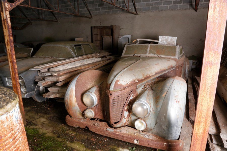 法国农场现数十辆古董车 价值逾千万美元（高清组图）