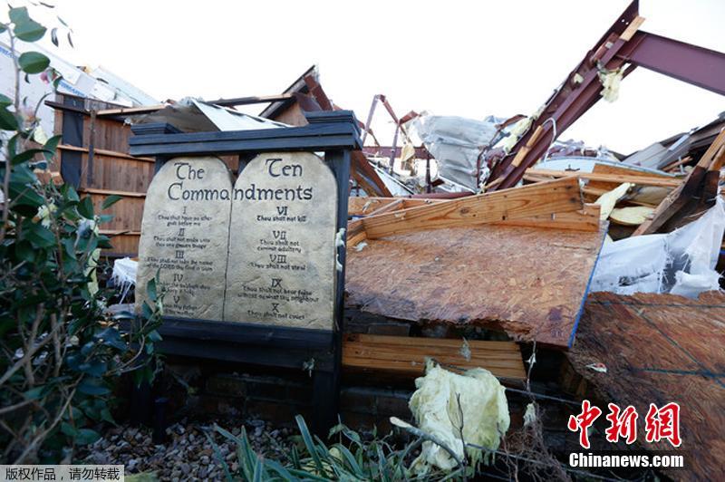 美密西西比州遭龙卷风袭击致多人亡 进入紧急状态