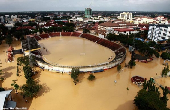 马来西亚遭遇数十年最严重洪灾 超10万人被迫疏散