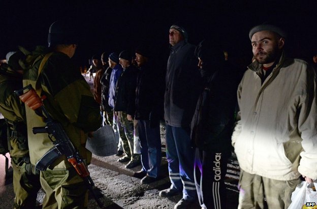 乌克兰当局与民间武装大规模换俘 克里米亚遭断路断电