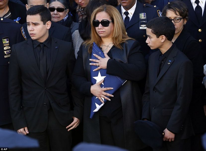 遭黑人枪杀纽约警察葬礼举行 美副总统拜登出席
