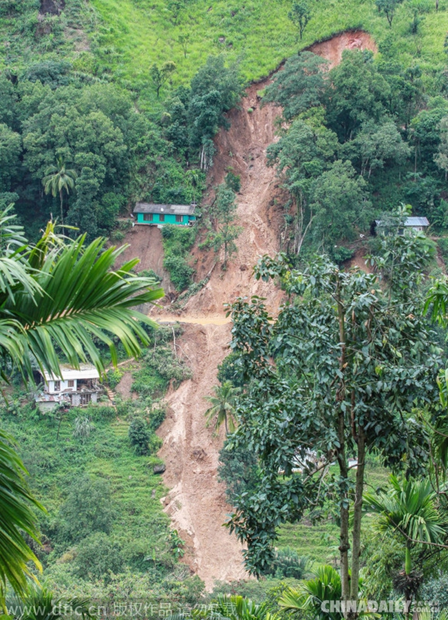 斯里兰卡连日暴雨引发山体滑坡 已致30人死亡