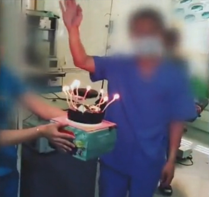 韩国现“手术室自拍门” 医生在手术台前庆生