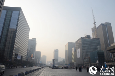 韩国首尔雾霾严重发布预警 PM2.5指数:120[3]