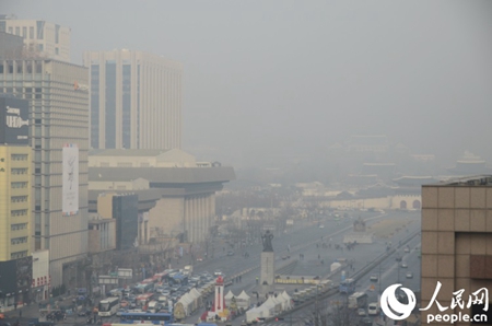 韩国首尔雾霾严重发布预警 PM2.5指数:120